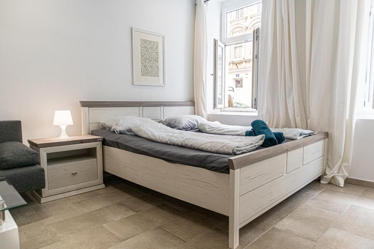 Lovely Studio Near U1 Reumannplatz - 9 Min From City Center Apartment
